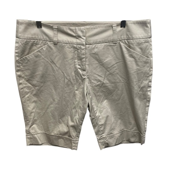 Willi smith women’s khaki Bermuda shorts flat front size 12 inseam 11” cotton - Picture 1 of 7